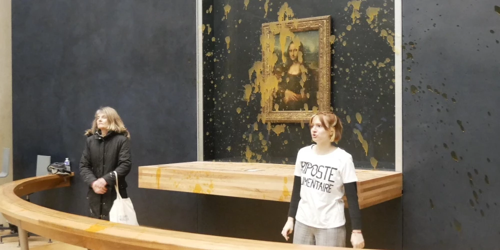 На картину Леонардо да Винчи "Мона Лиза" в Лувре совершено очередное нападение