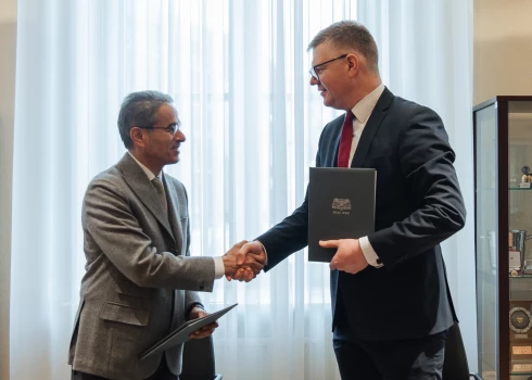 Mohameds Ali Alabbars noslēdz sadarbības memorandu ar Rīgas domi (foto: Rīgas dome)