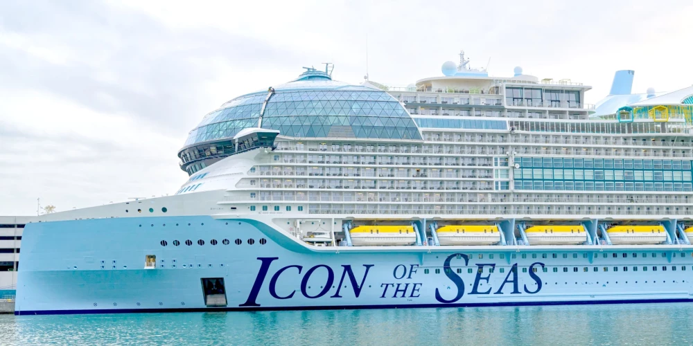 Pirmajā ceļojumā devies pasaulē lielākais kruīza kuģis "Icon of the Seas"