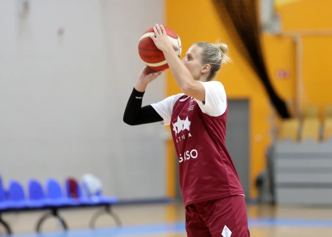 Latvijas sieviešu basketbola izlases rindās, kā ierasts, iekļauta arī Kitija Laksa.