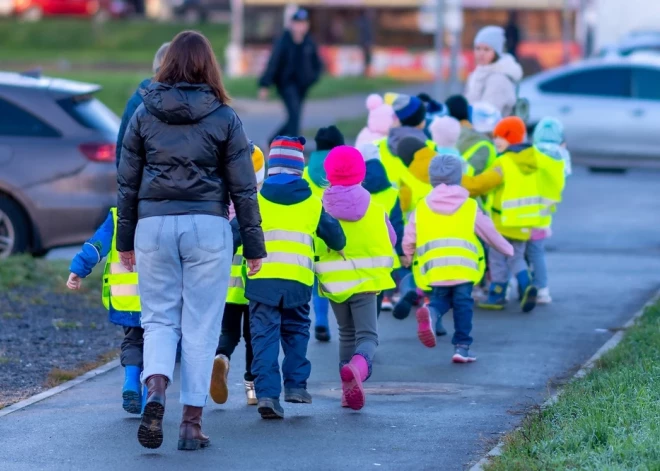 "Meitai ir jauka audzinātāja, bet ir zināms, ka viņa smēķē..." Ko darīt, ja vecākiem nepatīk bērnudārza audzinātāja?