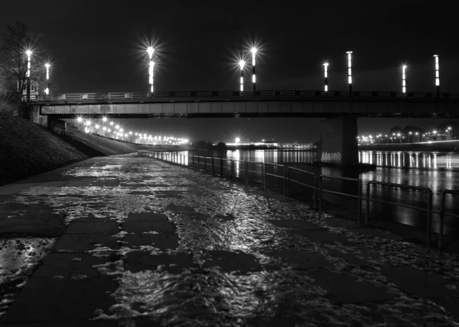 Atklājas jauni fakti 22 gadus vecās studentes lietā, kura ziņoja par atrašanos naktī Kauņā uz tilta un nevēlēšanos dzīvot