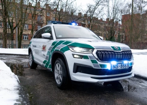FOTO: Rīgas policija tikusi pie jauna auto; pagaidām gan tikai viena