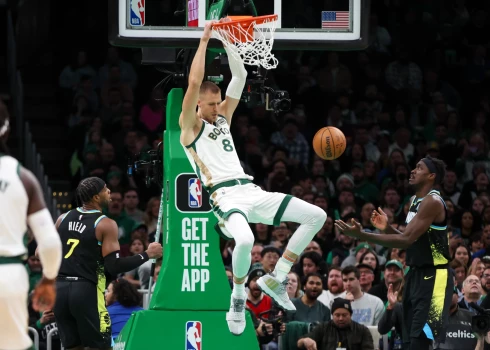 Porziņģis gūst 17 punktus; "Celtics" pamatsastāvs nokārto uzvaru
