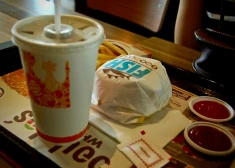 Krāpnieki iedzīvotājiem piedāvā lētas “Burger King” piegādes