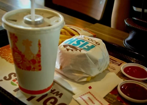 Любителям бургеров и картошки фри! Вслед за McDonald's латвийцев пытаются обмануть и от имени Burger King