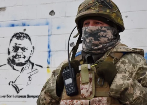 Zināms, cik daudz Latvijas iedzīvotāju līdz šim pieteikušies karot Ukrainas armijas pusē