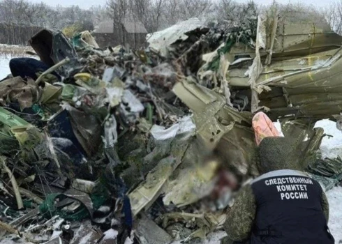 Notriektās "IL-76" lidmašīnas atlūzas.