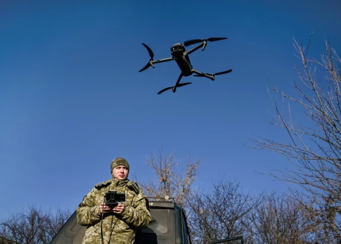 VIDEO: Ukraina veikusi vēl vienu dronu triecienu naftas objektam Sanktpēterburgā