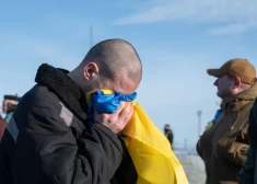 VIDEO & FOTO: Ukraina un Krievija apmainījušās ar karagūstekņiem