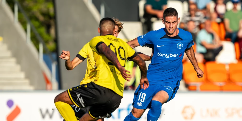 Andrejs Iličs eksaminē "Tukums 2000/Telms" futbolistus.