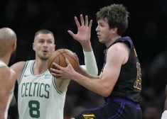 VIDEO: Porziņģim un "Celtics" negaidīts zaudējums pret bez līderiem spēlējošo "Lakers"; Maksijam karjeras rekords