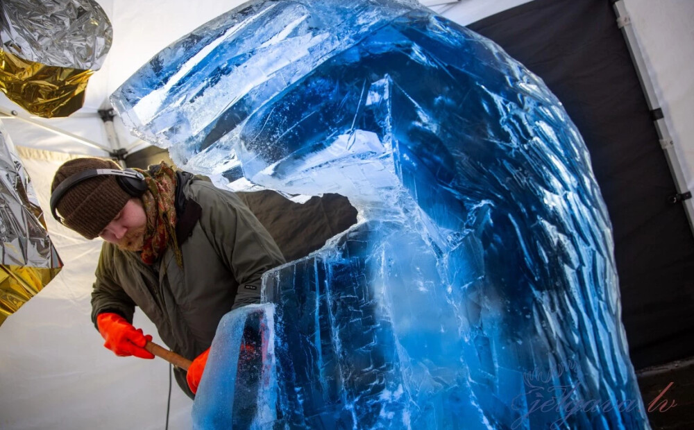 FOTO: Jelgavā sākas cilvēku iemīļotais ledus skulptūru festivāls