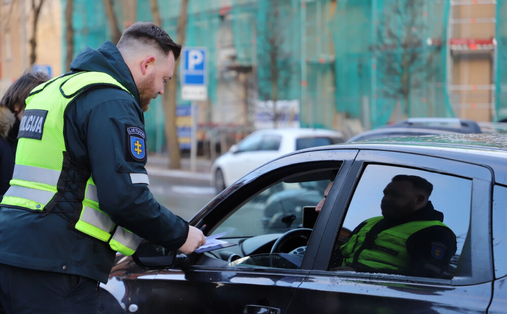 Protokoli, kas liek uzsmaidīt - Lietuvas ceļu policisti izvērsuši savdabīgus 