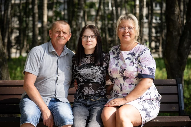 Elīna pie ērģelēm Jēkabpils mūzikas skolā, kopā ar skolotāju Baibu Ozoliņu.