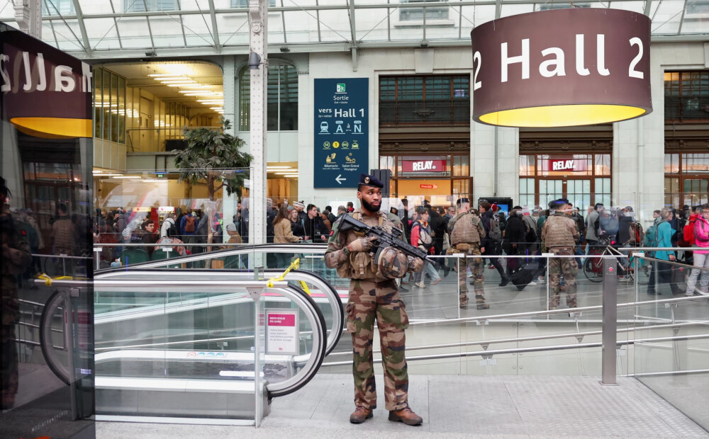 Parīzes dzelzceļa stacijā uzbrukumā ar nazi ievainoti trīs cilvēki