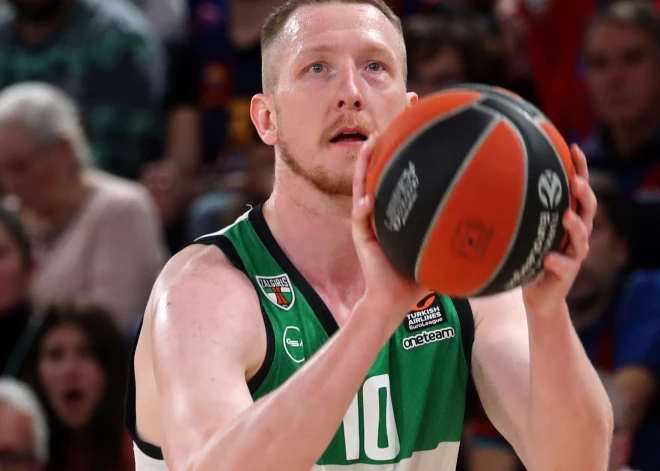 "Žalgiris" uzvar zvaigžņoto "Panathinaikos", Rolandam Šmitam desmit punkti; uzvara arī Banki trenētajai "Virtus"