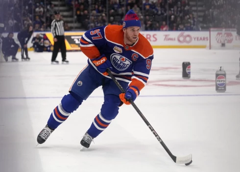 Konors Makdeivids paliek nepārspēts, uzvarot NHL Visu zvaigžņu spēles meistarības konkursā