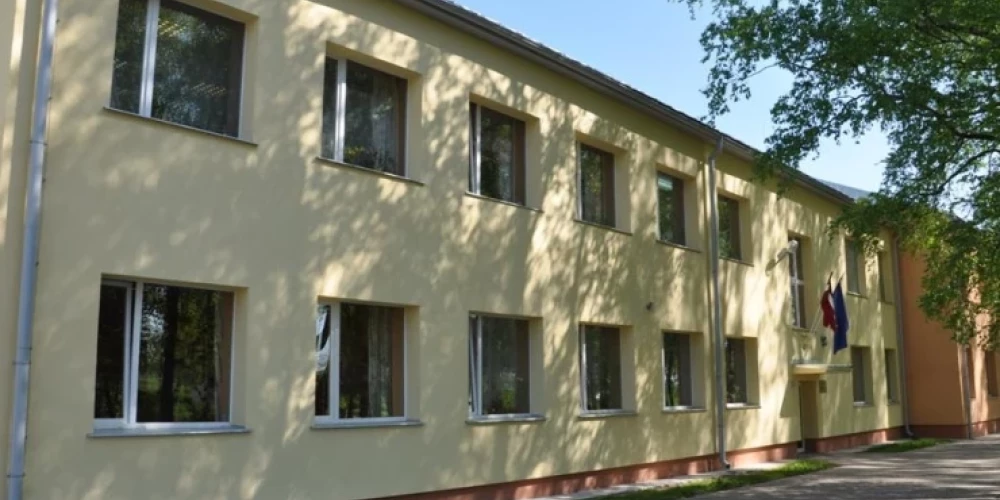 Jelgavas novada deputāti nolemj slēgt Sesavas pamatskolu