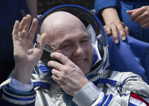 Krievu kosmonauts uzstāda jaunu visumā pavadītā laika rekordu 