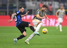 "Inter" futbolisti vadošo komandu duelī uzvar "Juventus" un nostiprinās līderpozīcijā; Madrides derbijs noslēdzas neizšķirti