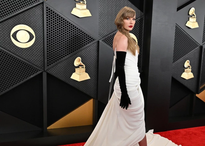 66th Annual Grammy Awards, Arrivals, Los AngelesPictured: Taylor SwiftRef: SPL10750859 040224 NON-EXCLUSIVEPicture by: @broadimage / SplashNews.comSplash News and PicturesUSA: 310-525-5808 UK: 020 8126 1009eamteam@shutterstock.comWorld Rights, No France Rights Vida Press