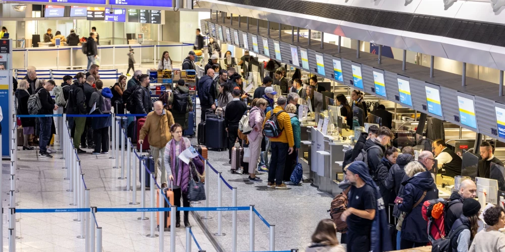 Vācijas lidostās jārēķinās ar problēmām; trešdien nestrādās "Lufthansa" virszemes apkalpošanas darbinieki