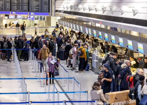 Vācijas lidostās jārēķinās ar problēmām; trešdien nestrādās "Lufthansa" virszemes apkalpošanas darbinieki