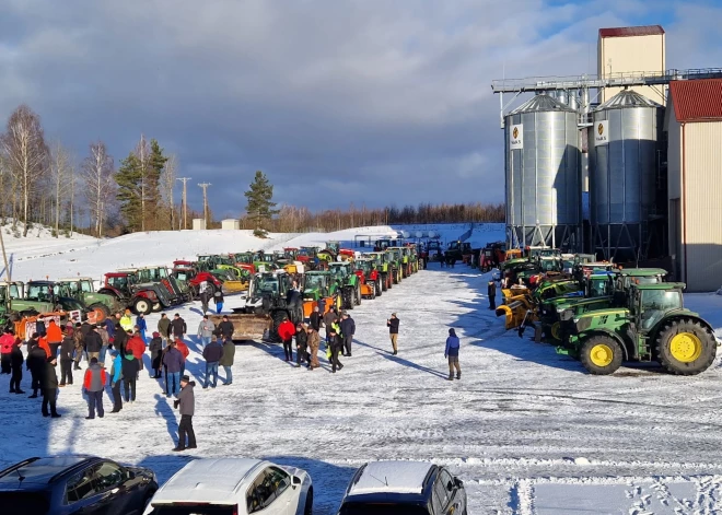 FOTO: Šodien visā Latvijā protestē lauksaimnieki