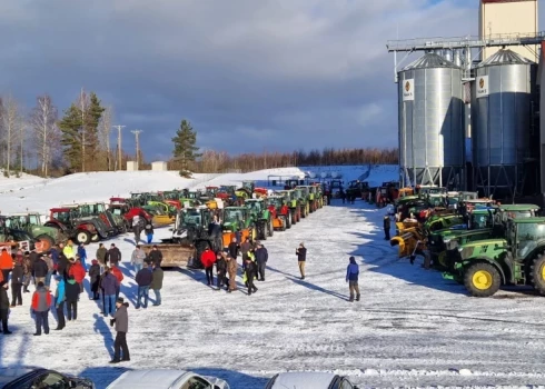ФОТО: фермеры провели акции протеста в 16 городах Латвии