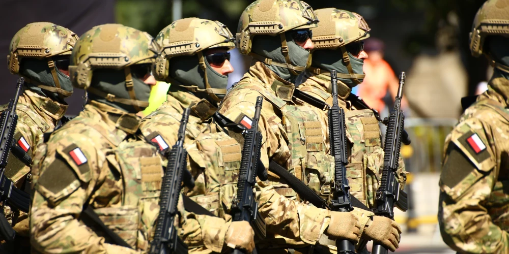 Polijas aizsardzības ministrs aicina gatavoties iespējamam karam ar Krieviju
