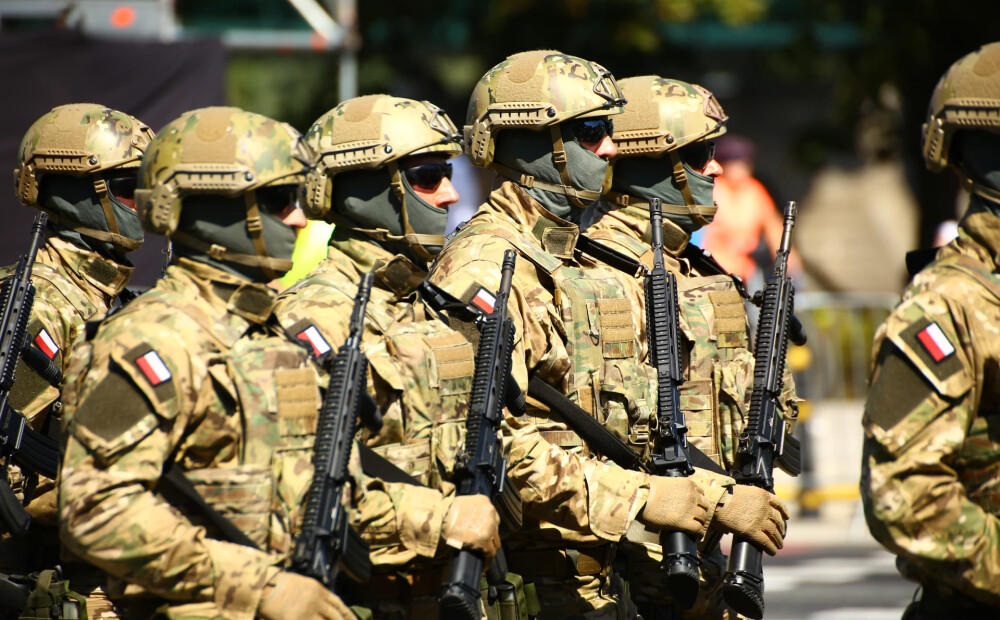 Polijas aizsardzības ministrs aicina gatavoties iespējamam karam ar Krieviju
