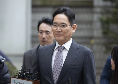 "Samsung" vadītājs attaisnots par finanšu noziegumiem