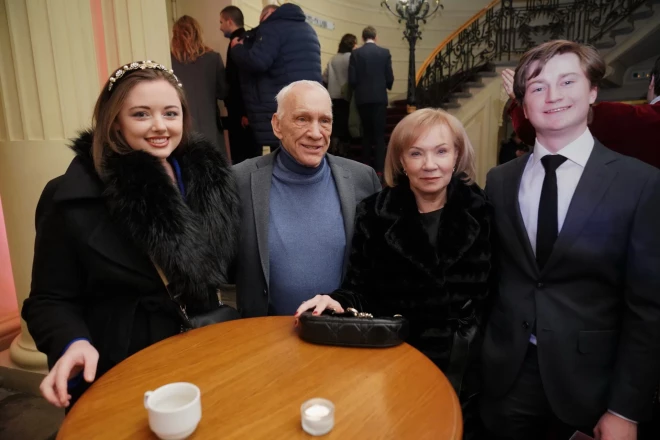 Моника, два Юлия Круминьша и бывшая первая леди Латвии Лилита Затлере.