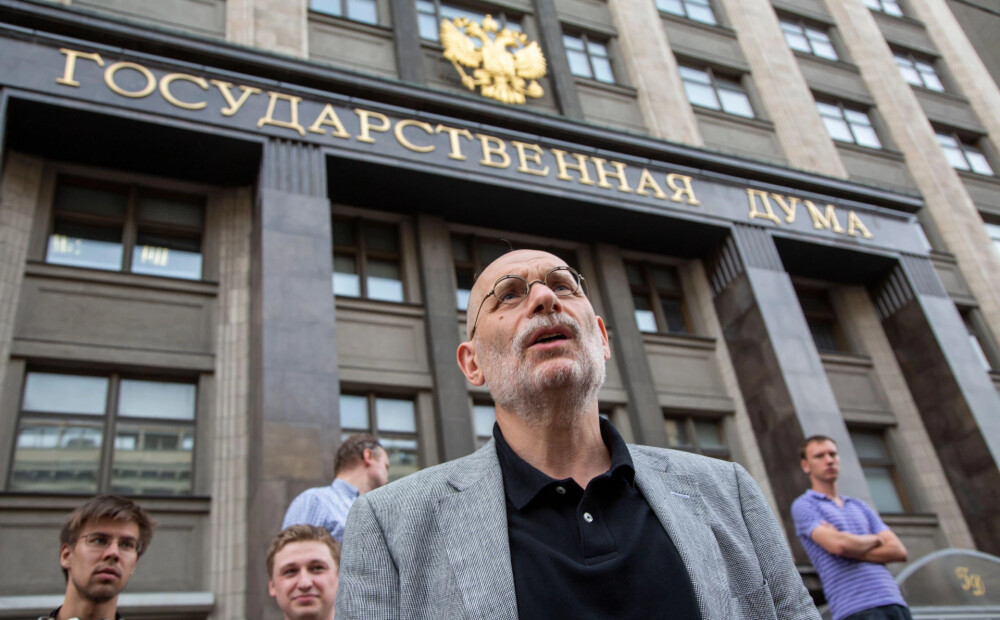 Krievijā aizmuguriski arestē rakstnieku Borisu Akuņinu, kurš attaisnoja ukraiņu triecienus okupantu mērķiem