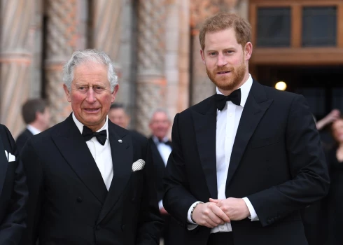 Возвращение опального сына: принц Гарри летит в Лондон к больному королю
