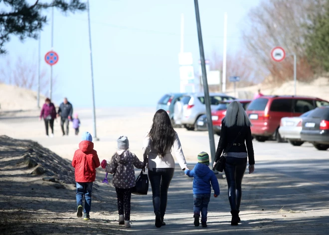 Labklājības ministrija steidzas glābt demogrāfisko situāciju - sola palielināt bērnu pabalstus