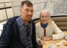 Эстонец встречается со 103-летней вдовой своего деда: он говорит, что это любовь, но никто не верит