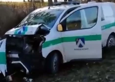 VIDEO: pakaļdzīšanās trilleris Bauskas pusē, avarē gan dzērājšoferis, gan pašvaldības policijas busiņš