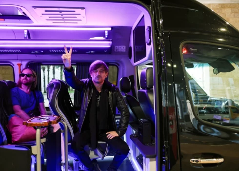 Kremlim nevēlamās rokgrupas "Bi-2" pārstāvji Maksims Andrjuščenko un Igors Bortņiks, atrodoties Telavivā.