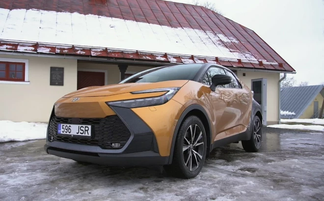 C-HR joprojām ir ļoti kompakts, taču ne maziņš.