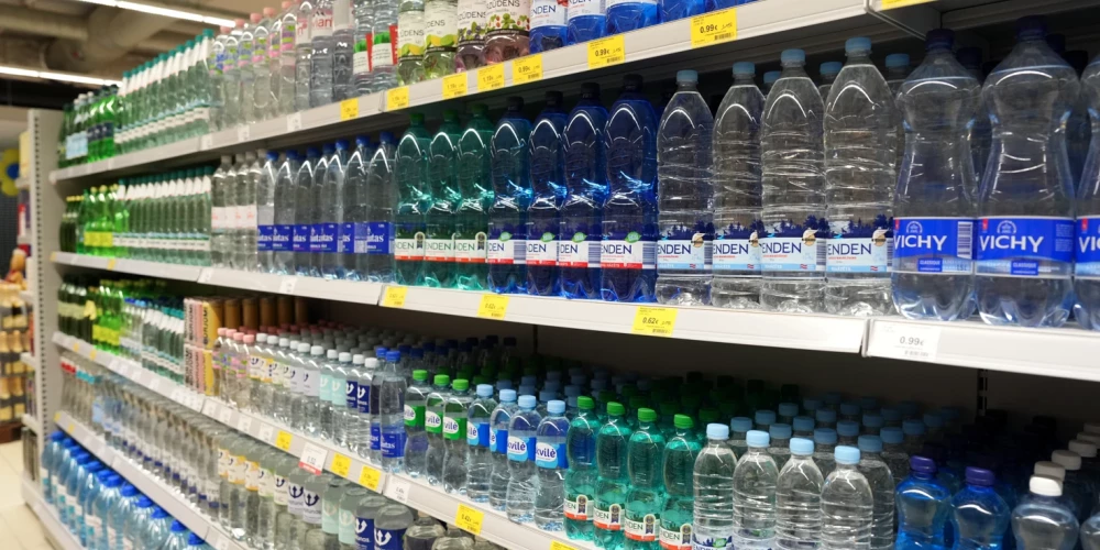 Lielveikali novēro, ka rīdzinieki šajās dienās sākuši daudz vairāk iepirkt ūdeni