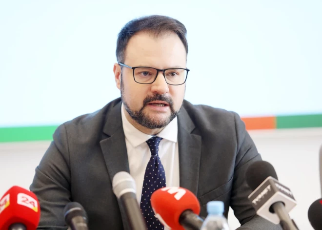 Сегодня попробуют сместить министра сообщения, но он уверен, что сохранит пост