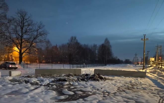 Теперь машины тут точно не проедут.