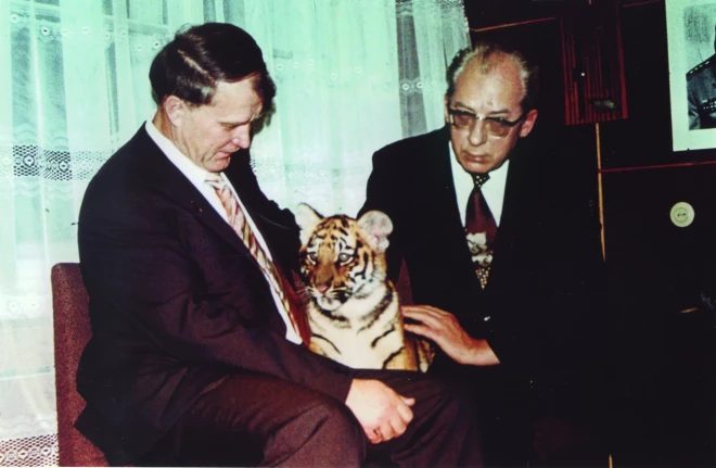 1979. gads. Viktors Kalnbērzs, tīģerēns un Čehoslovākijas VDK ģenerālis Milošs Gladiks.