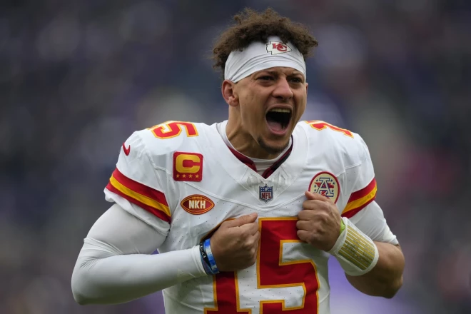 NFL šā brīža spilgtākā zvaigzne Patriks Mahoumss 2020. gadā parakstīja iespaidīgāko līgumu sporta veida vēsturē - 450 miljoni ASV dolāru uz 10 gadiem.