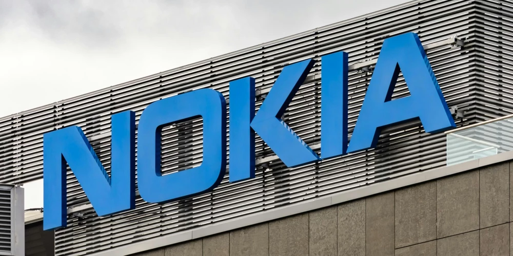 Nokia прекращает выпускать смартфоны