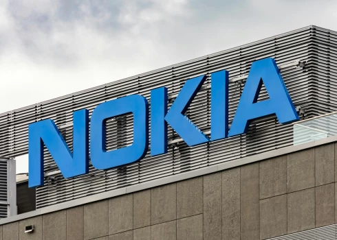 Nokia прекращает выпускать смартфоны