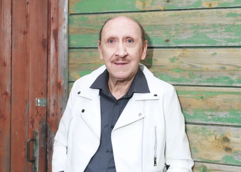 Rūdolfs Plēpis teic, ka dienas vada ar prieku. Informāciju, kultūru un mūziku viņš gūst, klausoties radio.