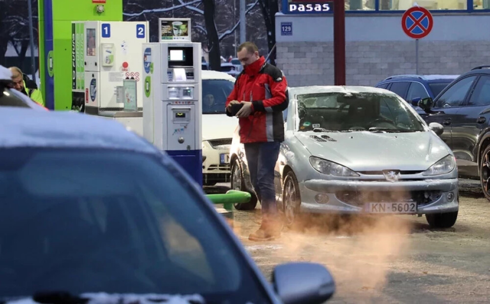 Baltijas valstīs pieaug degvielas cenas; dārgākais benzīns Rīgā